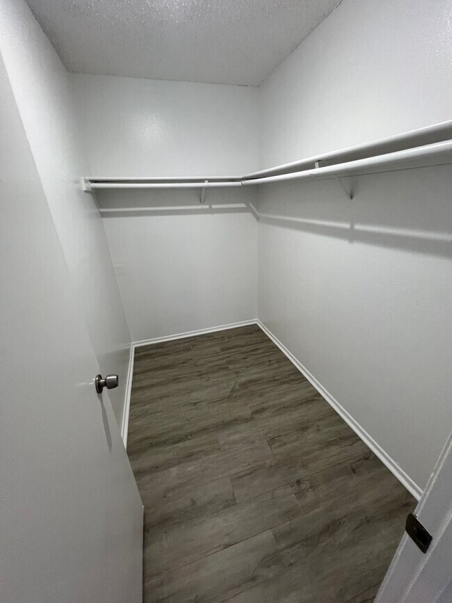Building Photo - 1251 S Meadow Ln