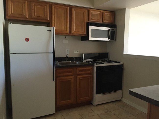 Interior Photo - 9231-9235 Irving Park Rd