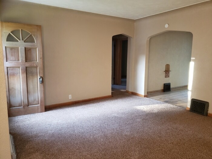 houses for rent that accept large dogs