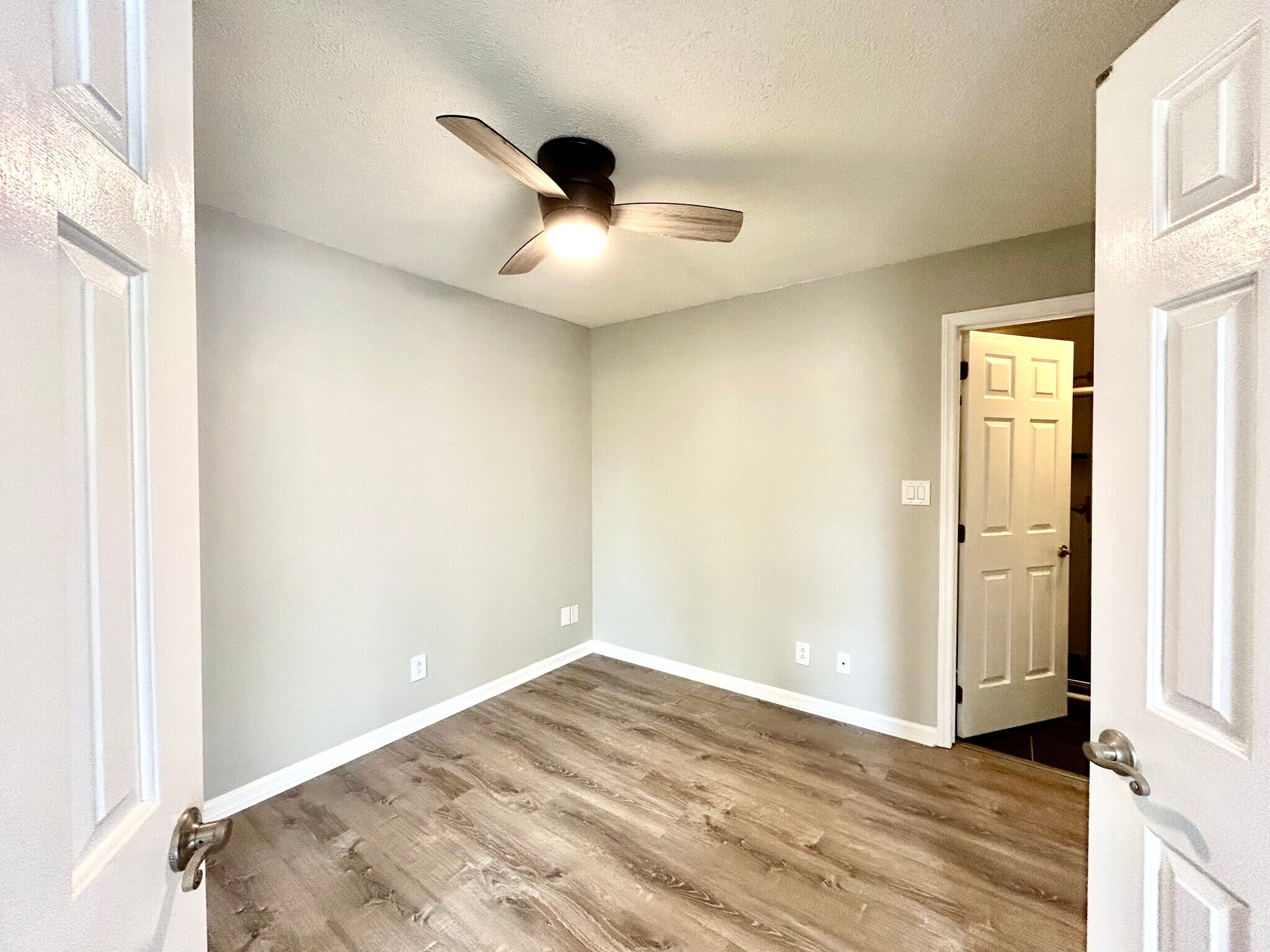 2nd Bedroom - 1101 E Morehead St