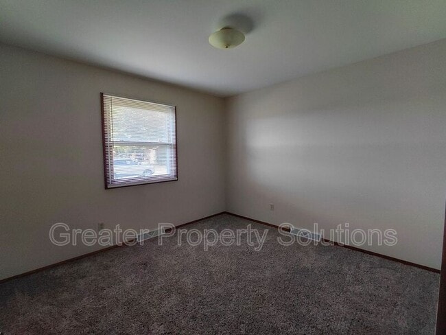 Building Photo - 1663 Robin Ln