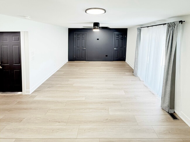 Building Photo - 3103 N Wilshire Ln