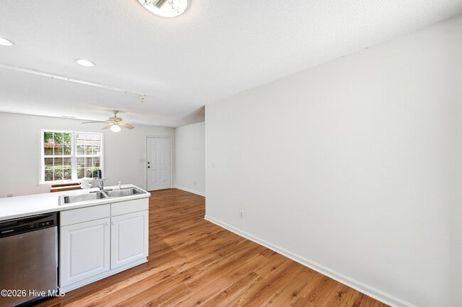 Building Photo - 118 Avondale Ave
