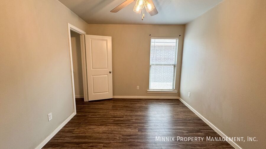 Building Photo - 2010 Kenwood Ave