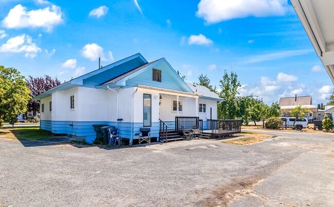 Building Photo - 607 3rd St