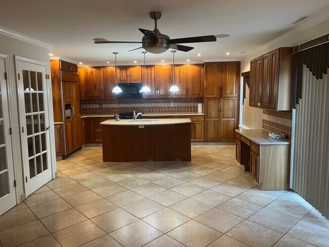 Kitchen - 1554 Willow Pond Dr