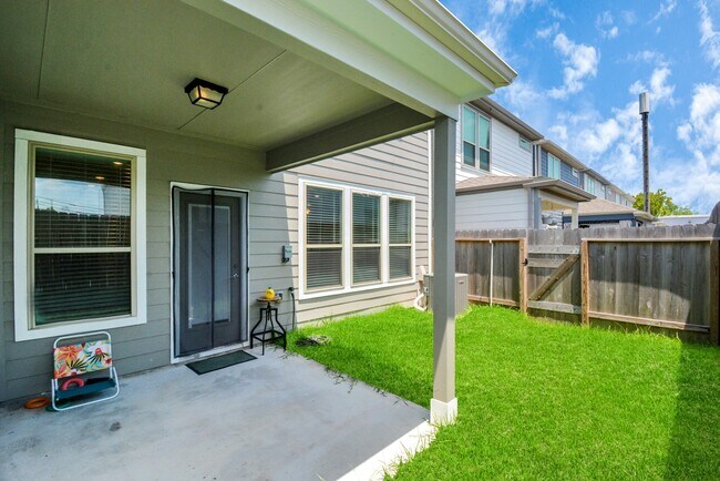 Building Photo - 1722 Summerlyn Ter Dr