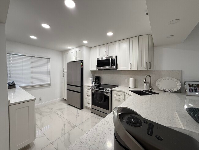 Building Photo - 14476 Amberly Ln