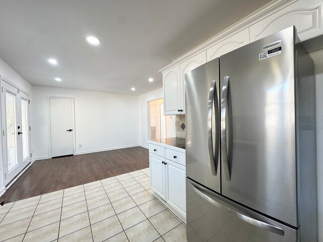 Building Photo - 2226 W 74th Terrace