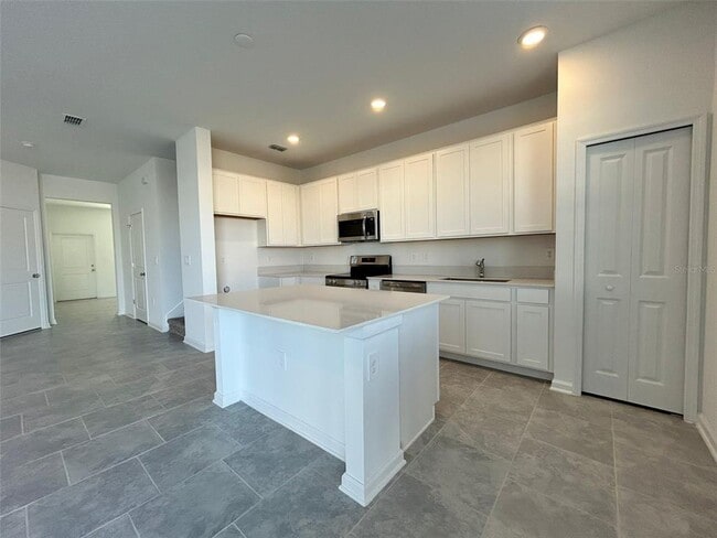 Building Photo - 3019 Chantilly Dr