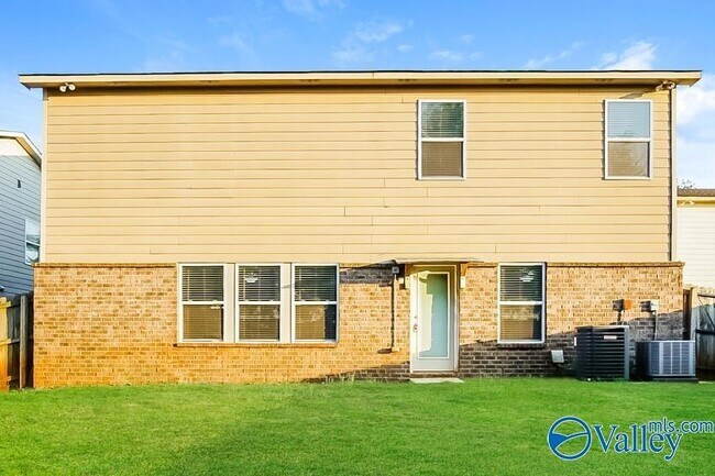 Building Photo - 3703 Avalon Lake Dr SW