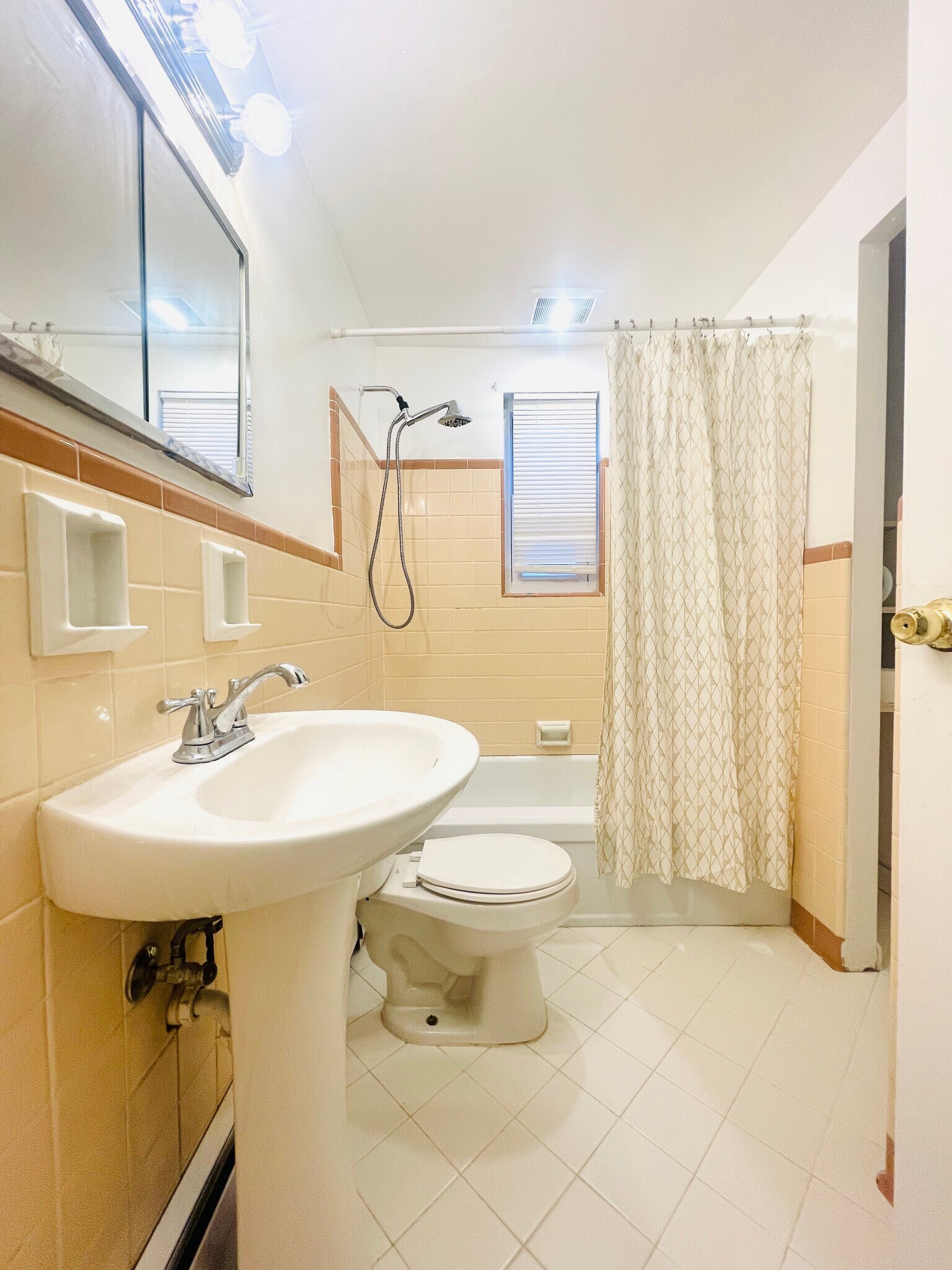 Bathroom - 4191 Hoffman Ave