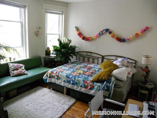 Building Photo - 49 Worthington St