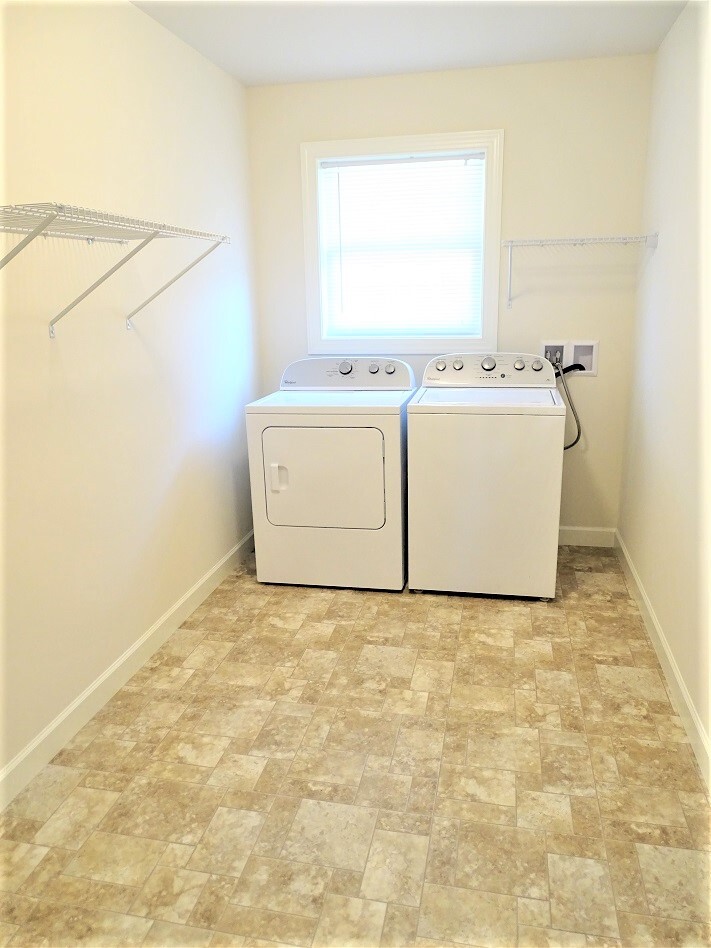 Building Photo - 1395 Fieldstone Dr