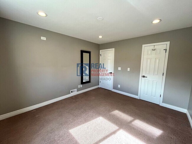 Building Photo - 1675 Tahlequah Dr