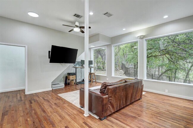 Building Photo - 8804 Mountain Ridge Dr