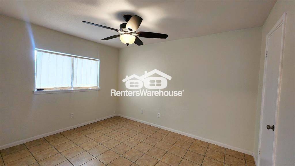 Building Photo - 2702 Foliage Green Dr