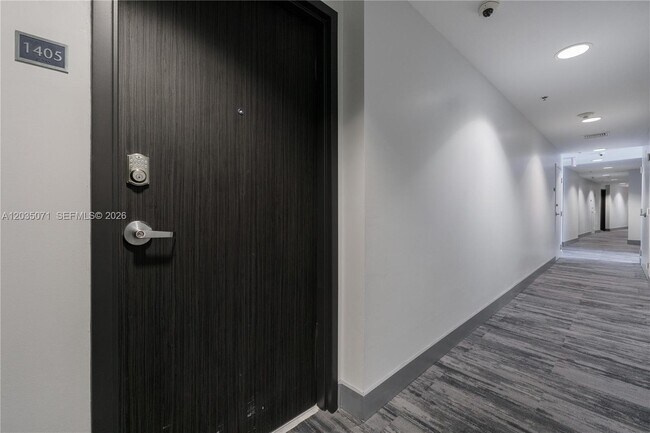Building Photo - 6515 Collins Ave