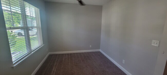Building Photo - Spacious Elegance Awaits: 4-Bedroom Gem with Granite Countertops on Harrington Road!