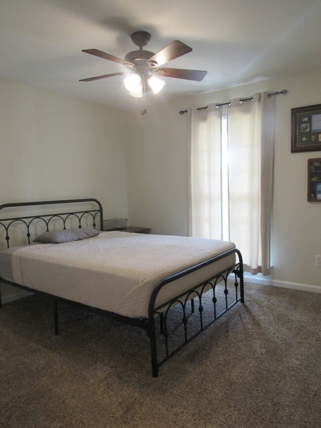 Building Photo - Heritage Place Subdivision!