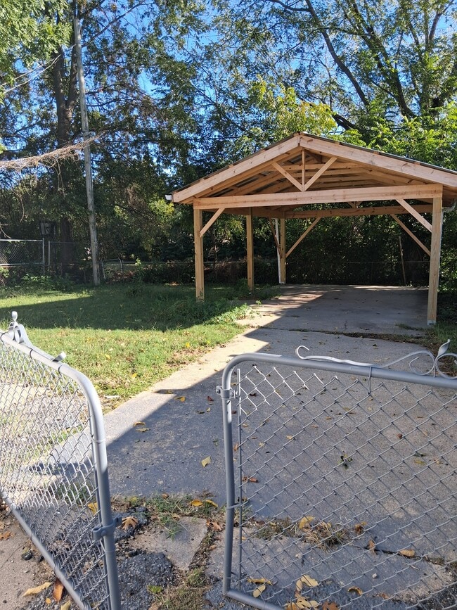 Building Photo - 4007 St Francis Ln
