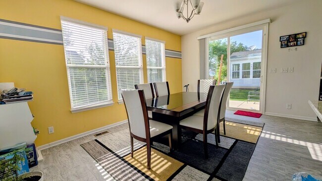 Building Photo - 114 Gala Dr