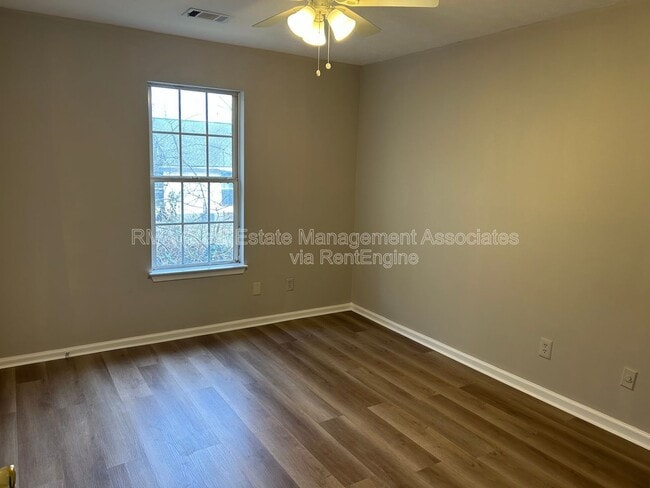 Building Photo - 819 E Solomon St