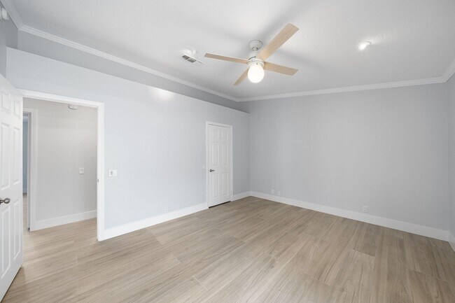 Building Photo - 54140 Avenida Mendoza