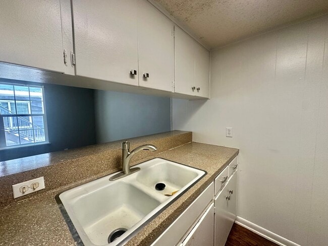 Building Photo - 1 BED 1 BATH IN AUSTIN TX!