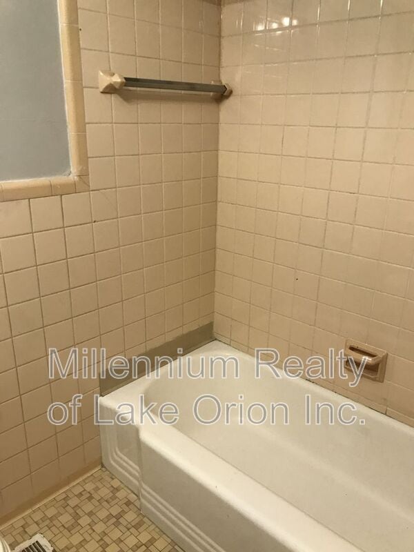 Building Photo - 105 Walnut St