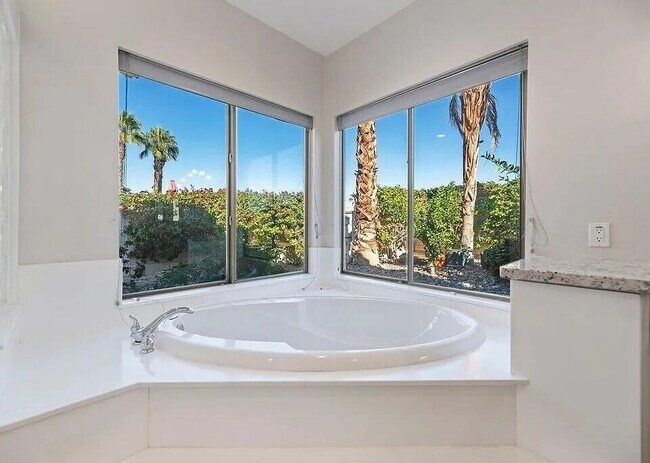 Building Photo - 44800 Calle Santa Barbara