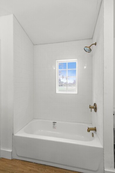 Building Photo - 142 S Broad St