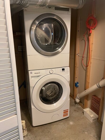 private washer and dryer - 249 Amberleigh Dr