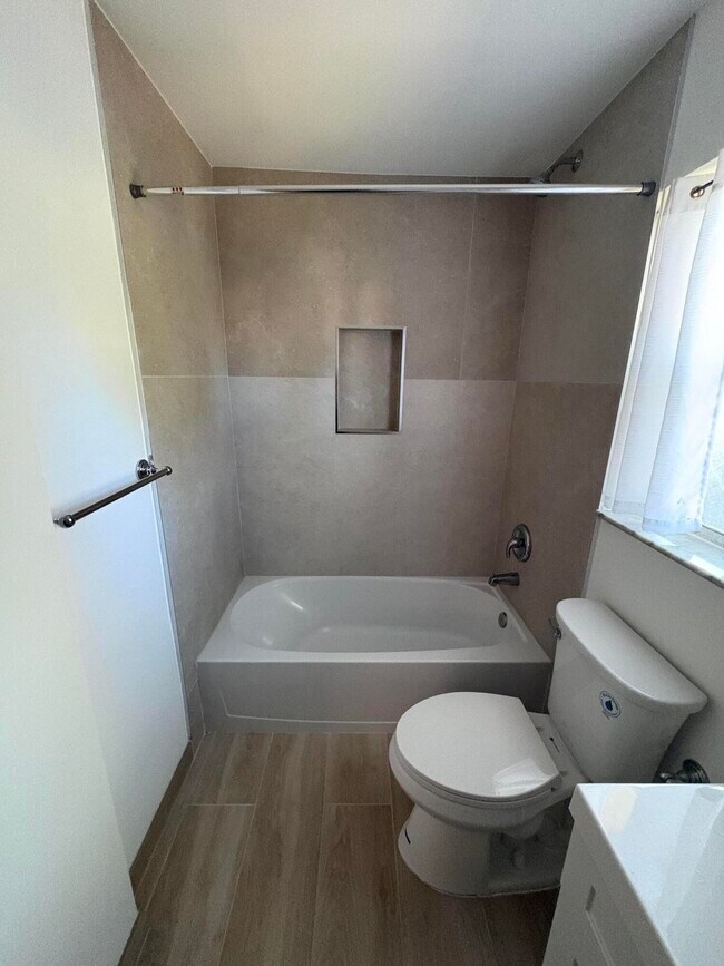 Building Photo - 7931 SW 10th St