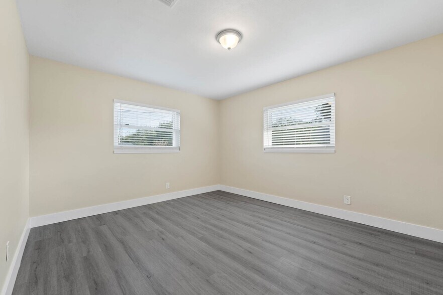 Building Photo - 700 Oakland Rd