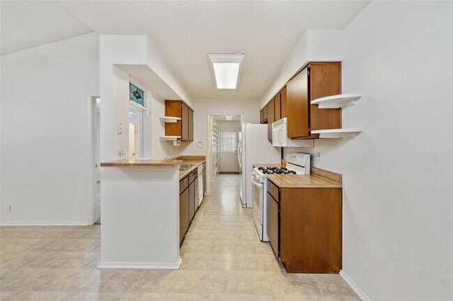 Building Photo - 12416 Deer Falls Dr