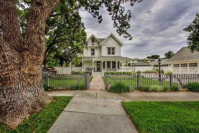 Building Photo - Old Towne Orange