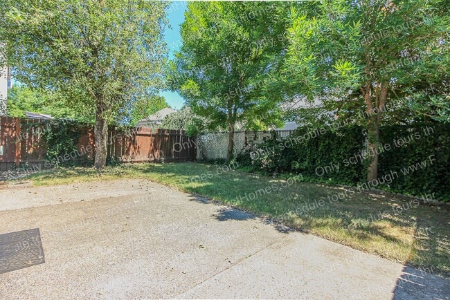 Building Photo - 2642 NE 1st Dr