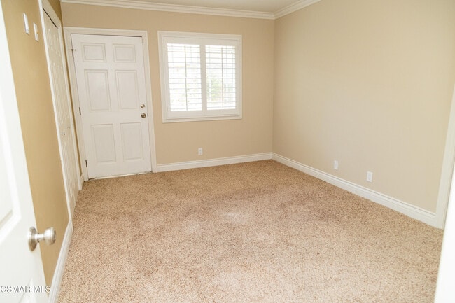 Building Photo - 385 Somerset Cir