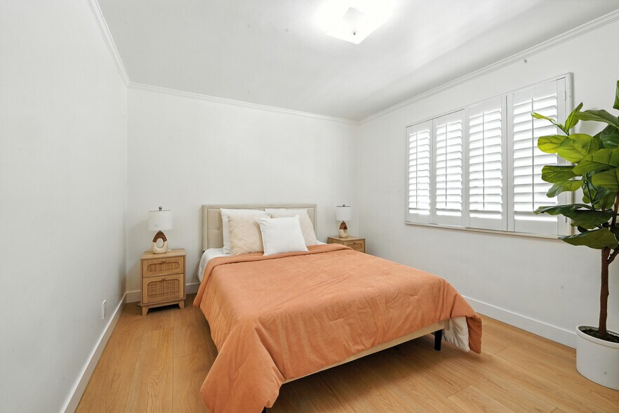 Building Photo - 5841 Arroyo Dr