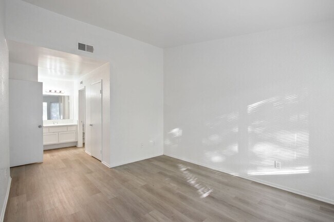 Building Photo - Available now!  2 Story 2/2.5 Condominium for Lease in Rancho Cucamonga!