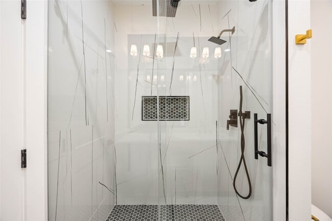 Building Photo - 8013 Cora St