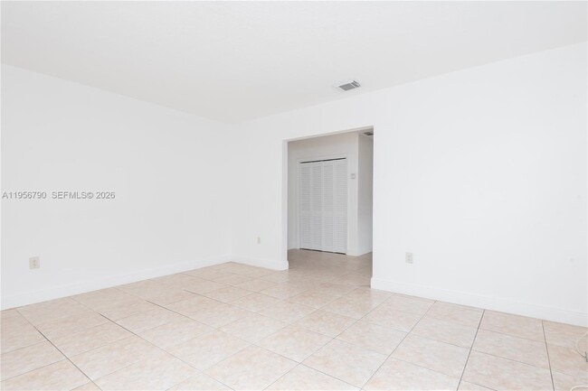 Building Photo - 2617 SW 32nd Ct