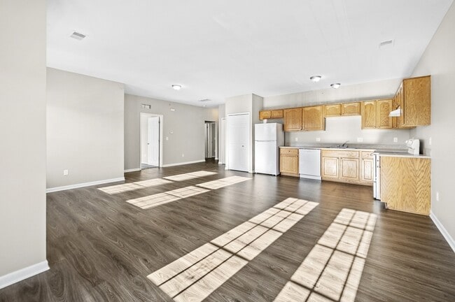 Building Photo - Towne Center Flats - 14176 Webster Dr.