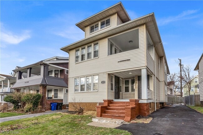 Building Photo - 11913 Buckingham Ave