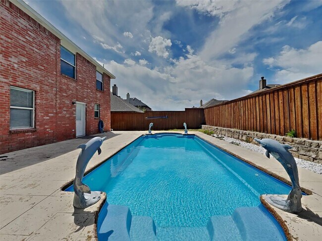Building Photo - 5 BR/3BA | 3-Living areas | 2-Car Garage | Private Pool!