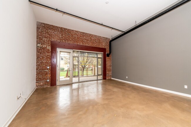 Building Photo - Luxury Loft Style Home in Japantown! Come ...