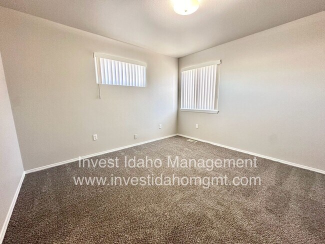 Building Photo - Fully renovated in 2025 2 bedroom, 2 bathroom ground floor apartment available soon.