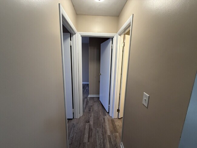 Building Photo - Townhouse for Rent