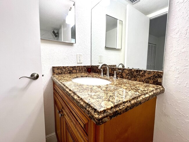 Building Photo - 1581 Balfour Point Dr